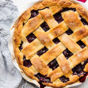 Bird's eye view of blueberry pie