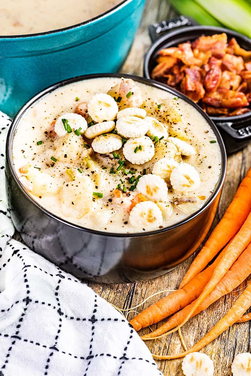 A bowl of clam chowder.