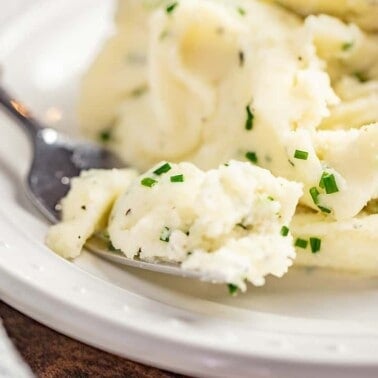 A forkful of herbed garlic mashed potatoes.