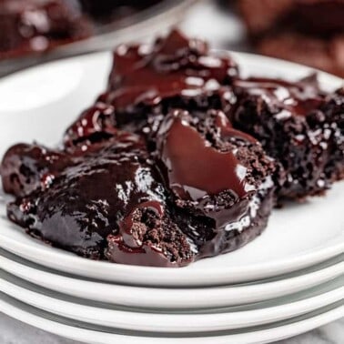 A slice of Mississippi mud pie on a stack of white plates.